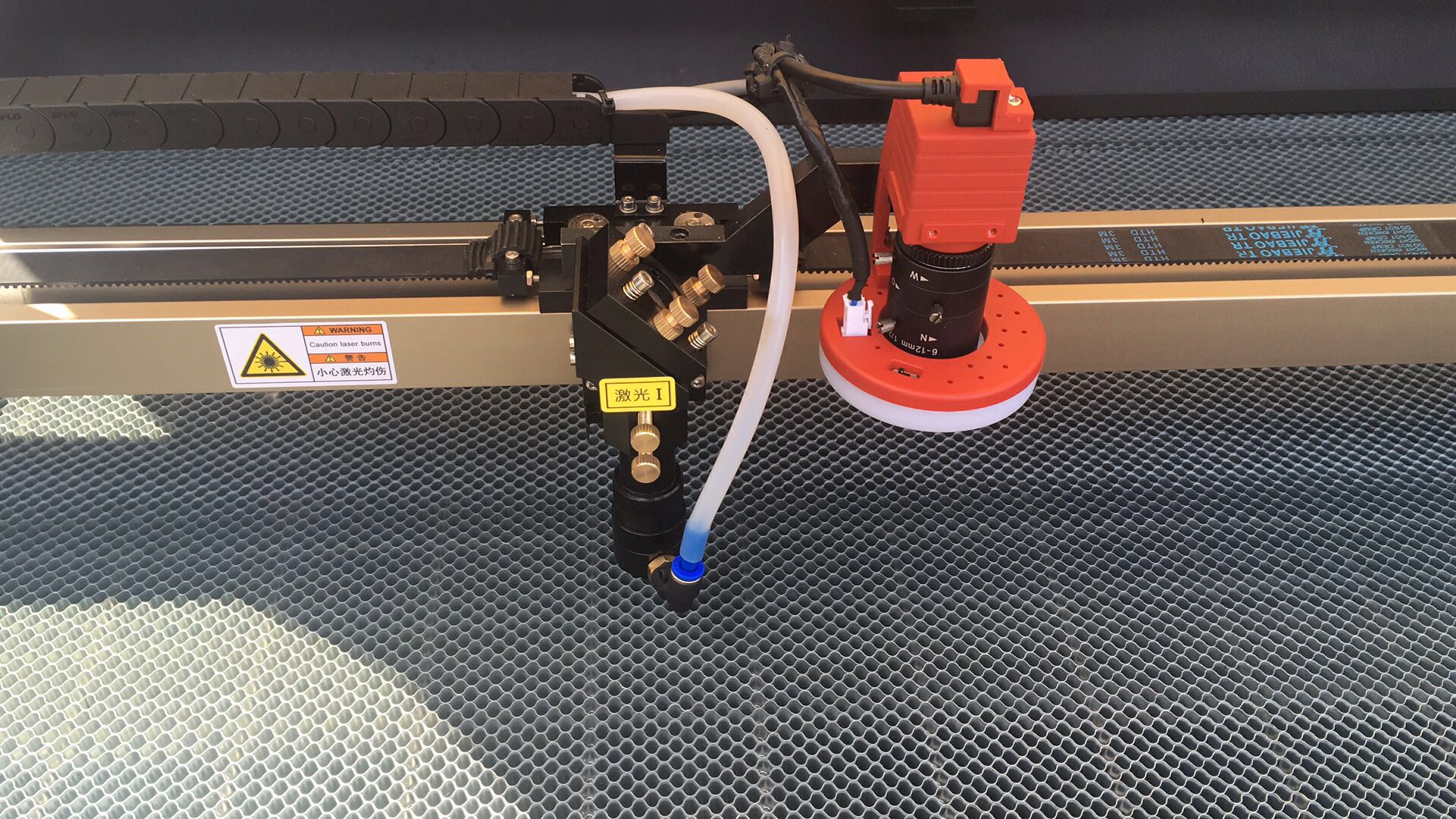 自動(dòng)定位激光切割機(jī)