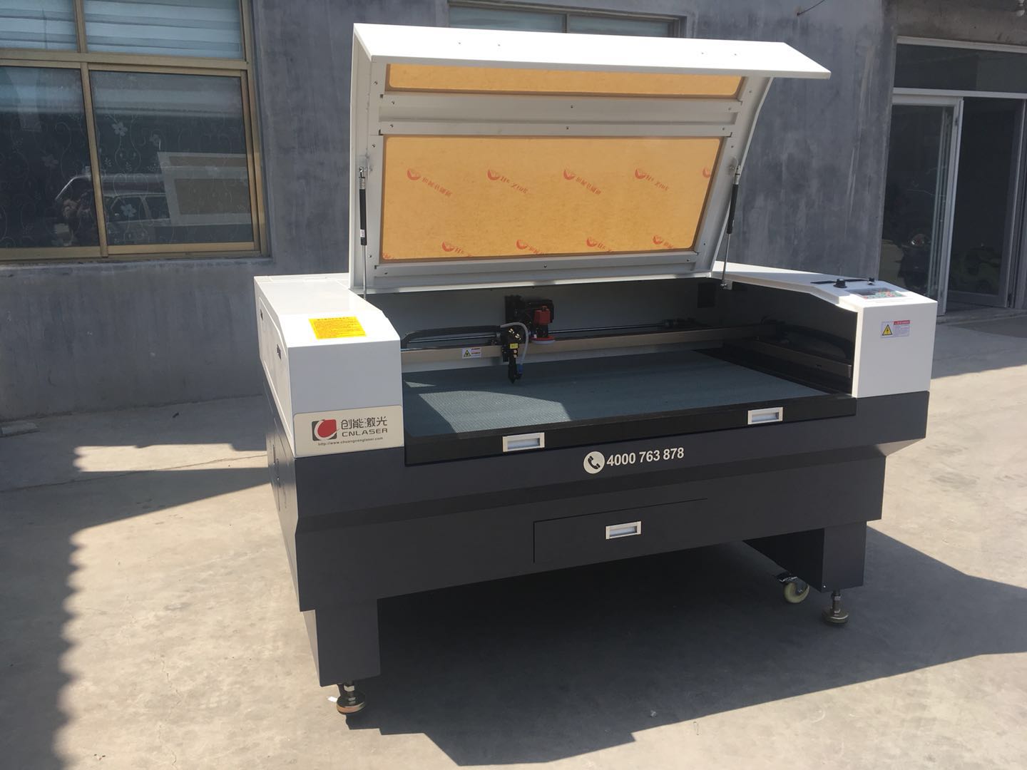 自動(dòng)定位激光切割機(jī)